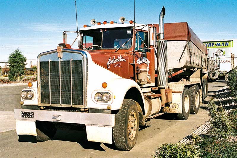 Old school trucks: Road Metals