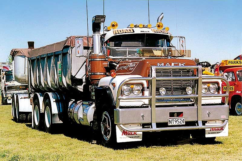 Old school trucks: Road Metals