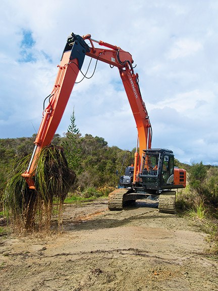 Robur maxi-reach excavator attachment