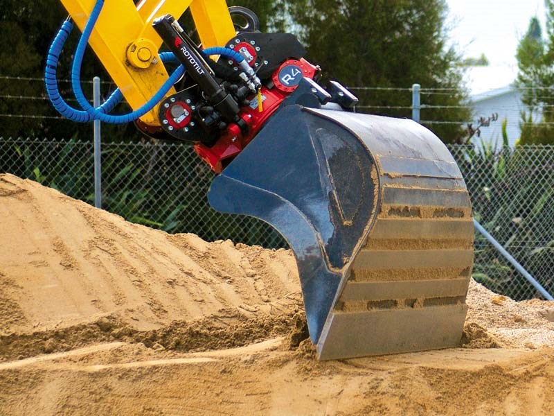 Rototilt tiltrotor excavator attachment