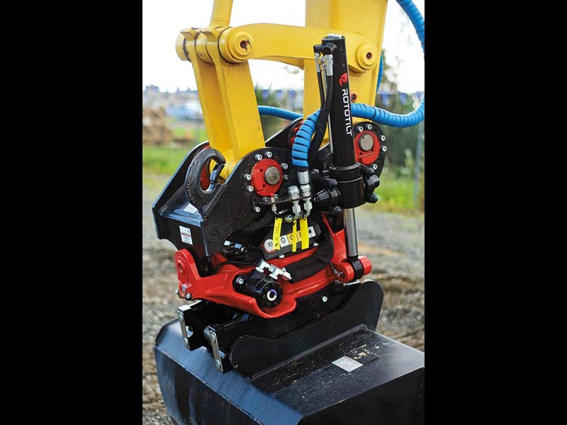 Rototilt tiltrotor excavator attachment