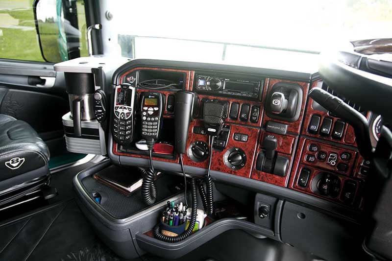 Truck feature: Scania V8 R730