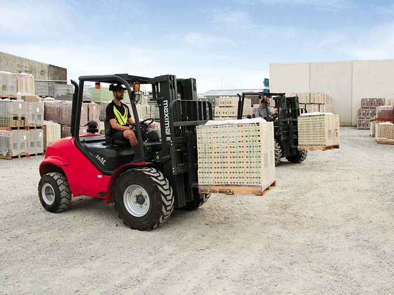 Test: Maximal all-terrain forklifts