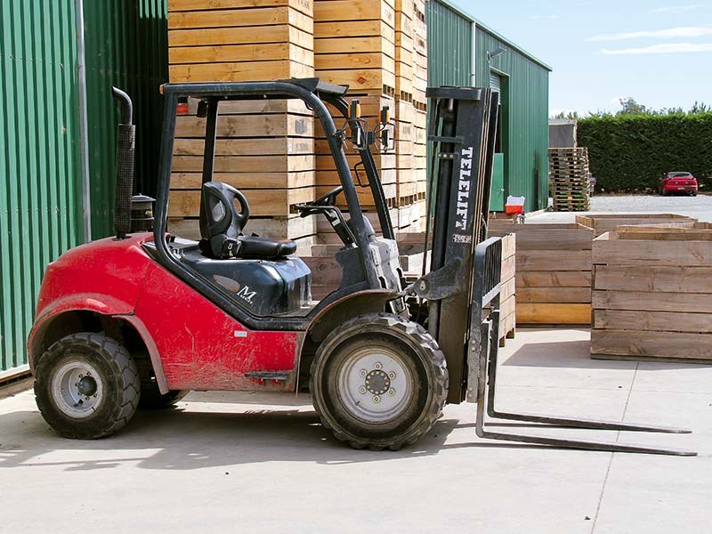 Test: Maximal all-terrain forklifts