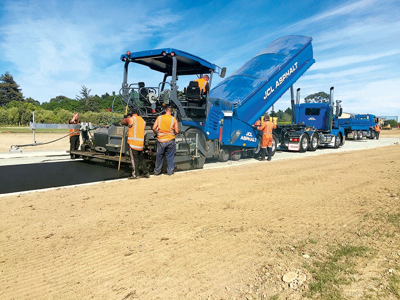 V�gele 1603-3 wheeled paver