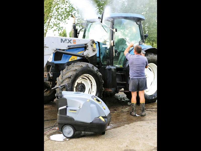 Clean up time with the Karcher HDS hot waterblaster