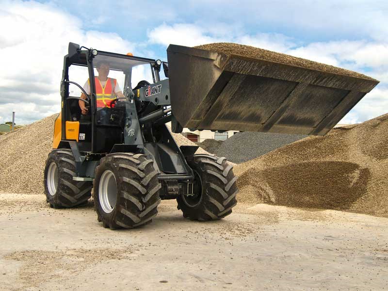 Giant V5003 wheel loader review