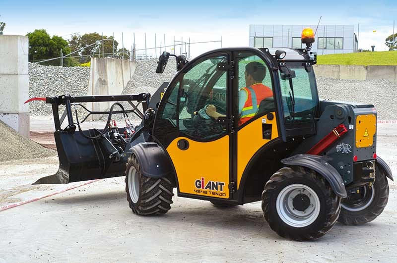 Giant V5003 wheel loader review