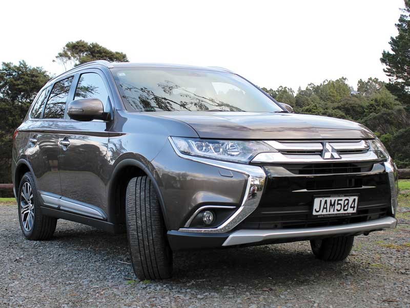 Mitsubishi Outlander VRX 4WD review