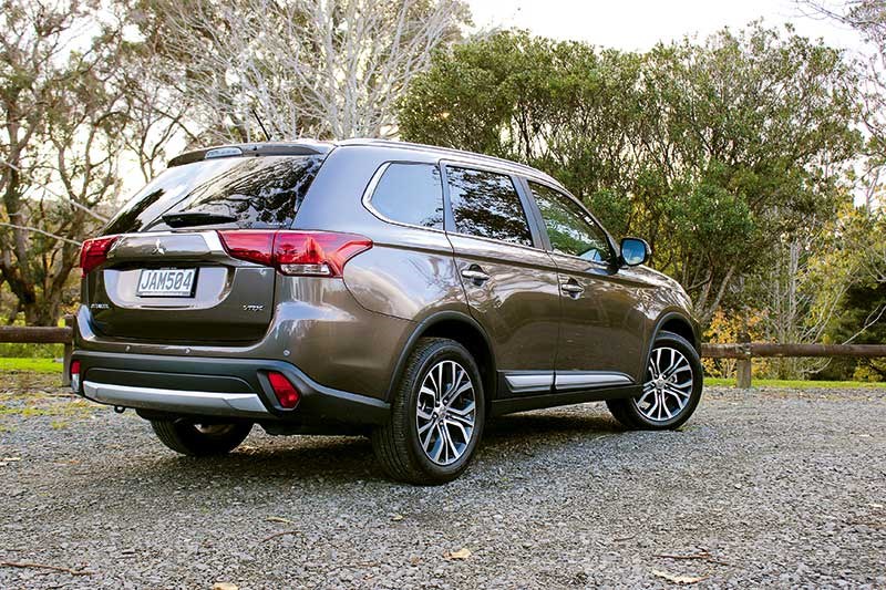 Mitsubishi Outlander VRX 4WD review