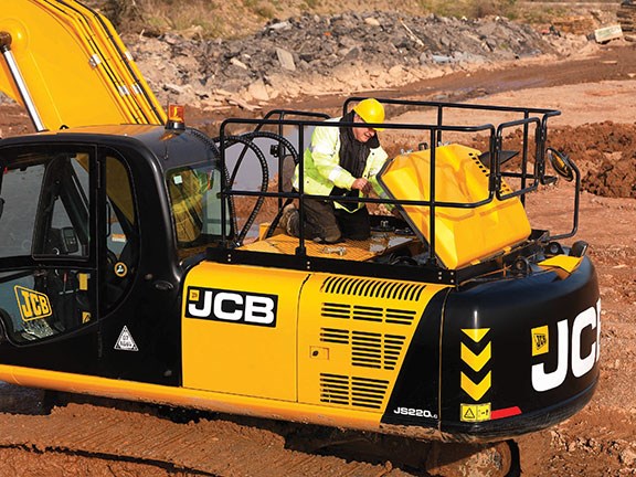 Servicing a JCB JS220-LC excavator
