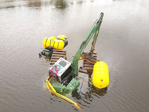 The Heking HK150SD floating excavator was stuck in 5m of water for a week