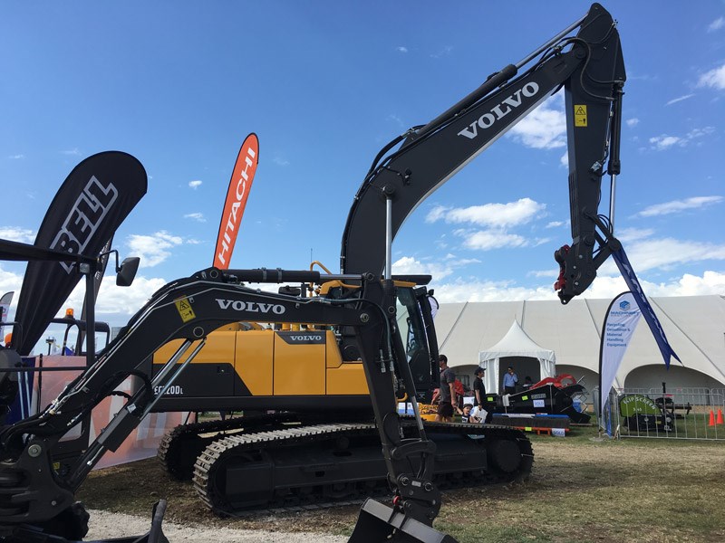 This Volvo EC220D Hydraulic Excavator packs 174hp, has a 5.7m boom and a 2.9m arm. 