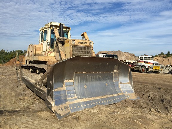The Dresser TD40 dozer has had several rebuilds of major componentry items such as engine, transmission and final drives but has never given any trouble.