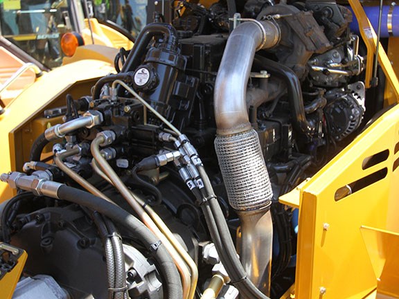 The Cummins QSB 4.5-litre engine is mounted to the Hydrema 912SE’s chassis with liquid-filled supports to reduce vibration and noise.