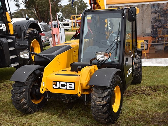 CadMac was showing off the high-visibility JCB 525-60 Loadall telehandler, which comes in both construction and agriculture specs.