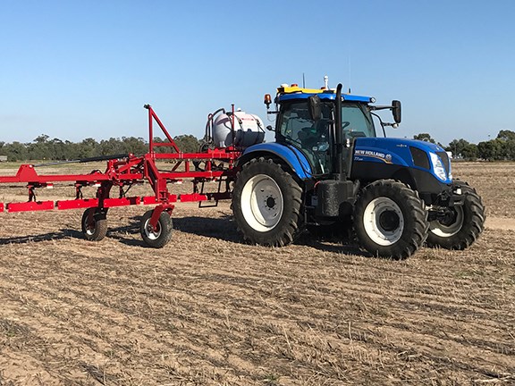 The Croplands WeedIt PhantomDrive in action on a New Holland T7.200 tractor