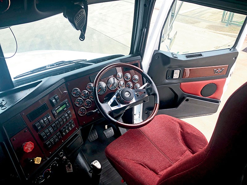 Western Star Interior, instrument panel, truck dashboard
