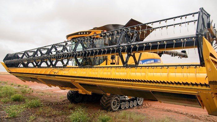 8053New Holland Cr1090 with12m auger front