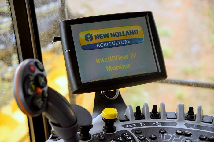 8195New Holland Cr1090 Intelliview IV colour touchscreen