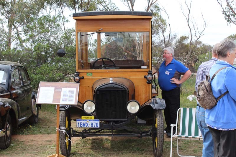 Dowerin 2014 antique bus