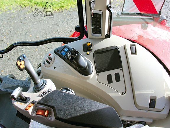 The transmission can be used from four different locations in the cab.