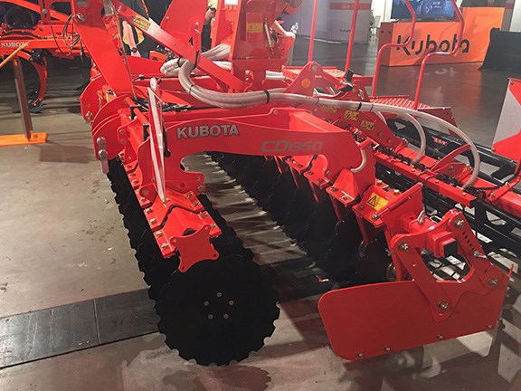 The Kubota CD1350 is a 3.5m-wide compact disc harrow designed for high-speed cultivation and crop residue incorporation. Available in rigid, folding or trailed configuration, the CD1000 and heavier-duty CD2000 series range in working widths from 3m to 5m.