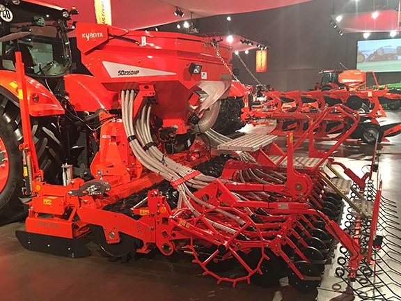 On the Kubota SD2350MP pneumatic seed drill, the seeder bar is directly connected to the roller bar resulting in constant seeding depth regardless of cultivation depth.