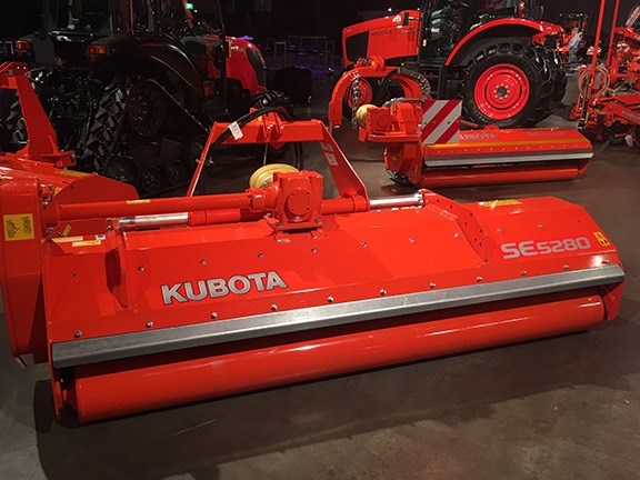 The Kubota SE5280 is a multi-purpose grass, pasture, and stubble flail chopper.  It features hydraulic offset and either hammer or universal Y-shaped blades.
