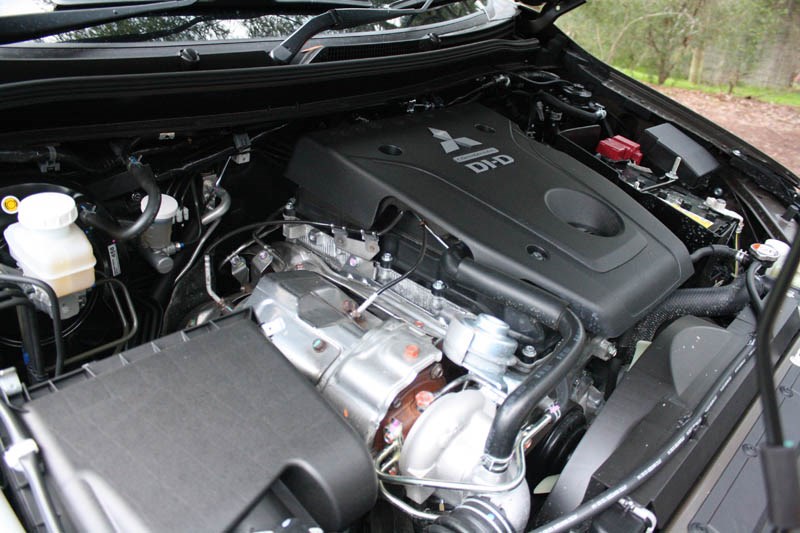 Mitsubishi Triton GLS Double Cab engine 4