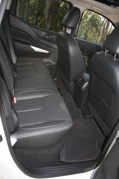 Nissan Navara NP300 interior 9