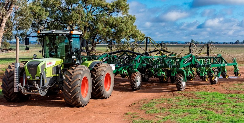 Woodbine utilises a Claas Xerion 3800 and an Excel Stubble Warrior Seeder