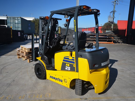The Komatsu FB25-12 forklift is one of a new breed challenging our preconceptions of electric propulsion.