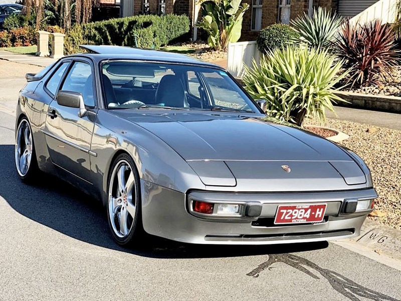 Porsche 944 front side