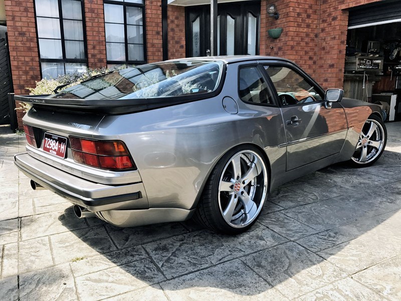 Porsche 944 rear side