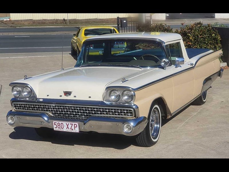 Ford Ranchero front side