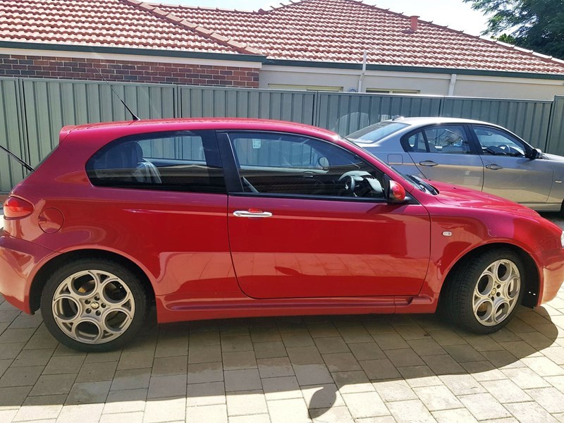 Alfa Romeo 147 GTA side