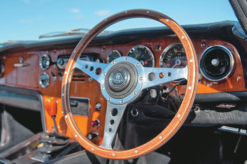 lotus elan dash