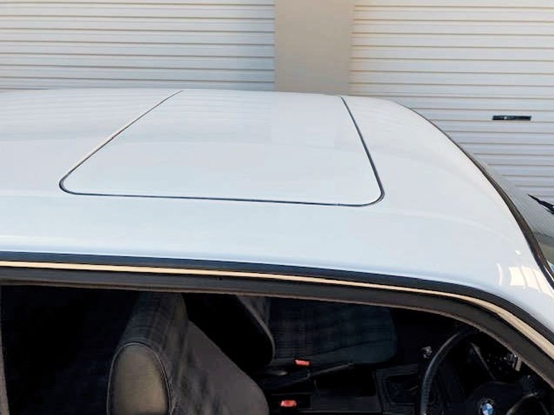 BMW E30 318is tempter sunroof