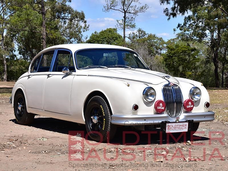 Jaguar MkII front side