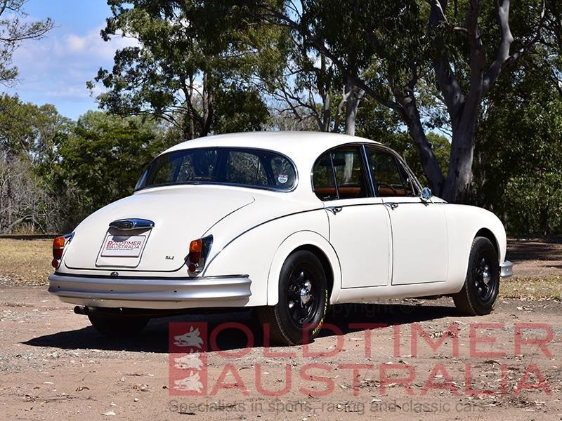 Jaguar MkII rear side