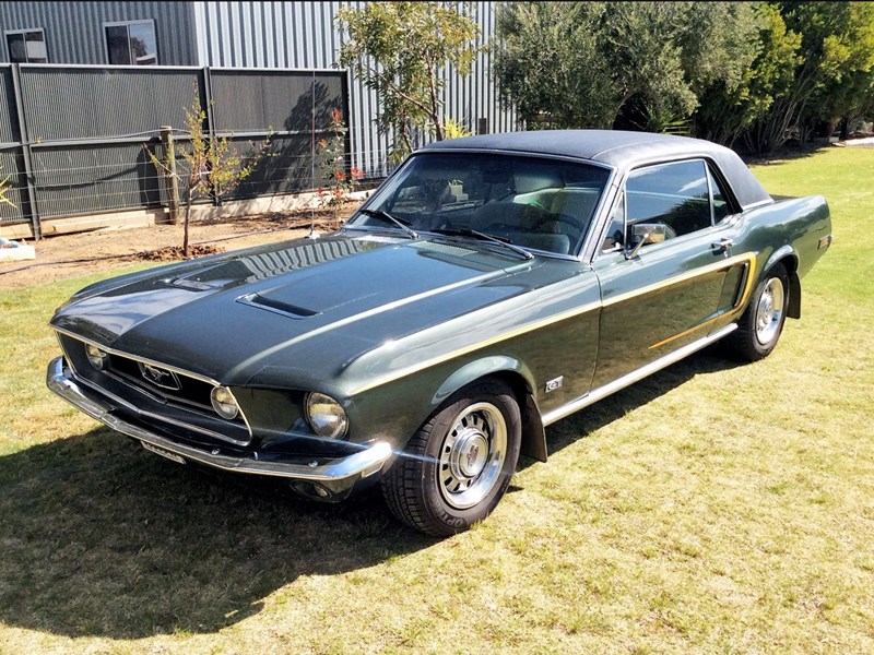 Mustang GT front side