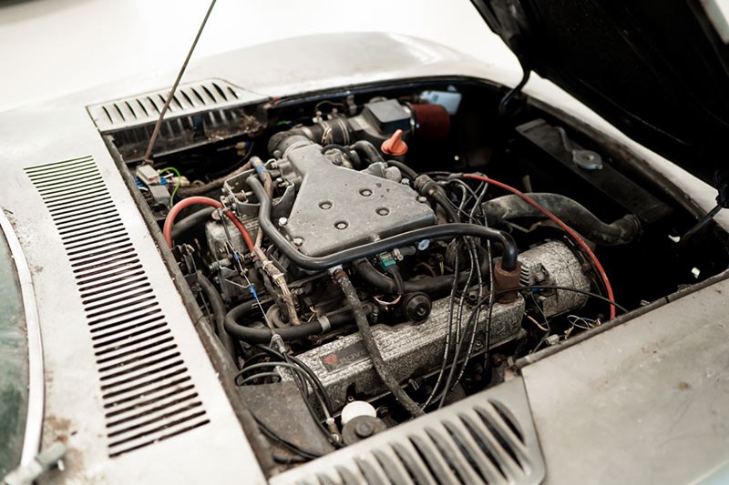 toyota 2000gt engine bay