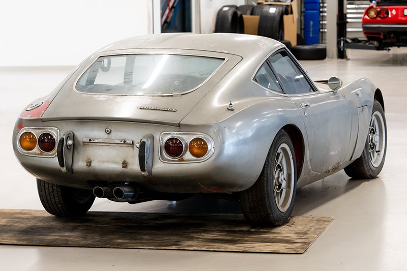 toyota 2000gt rear