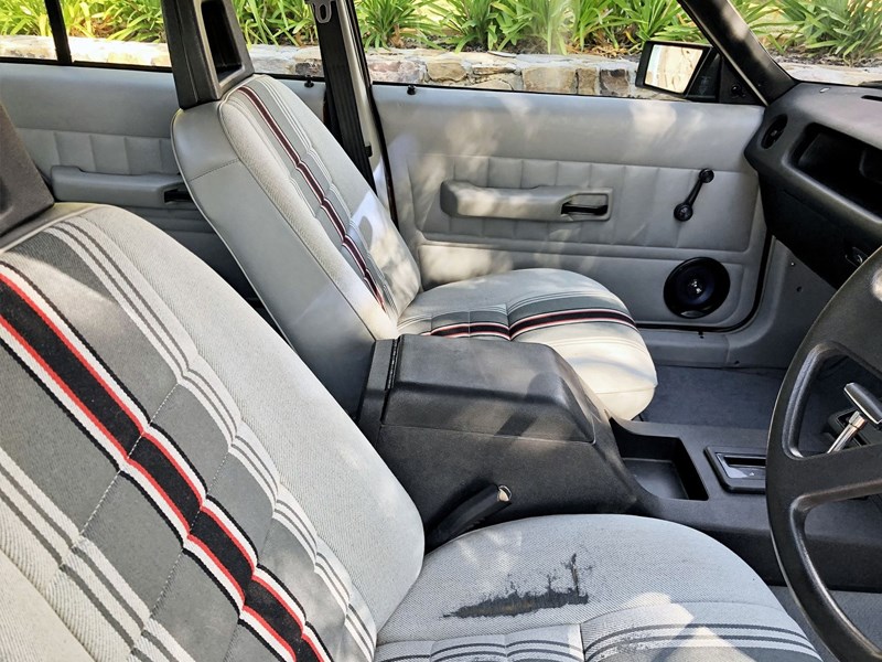 XD Falcon interior seats