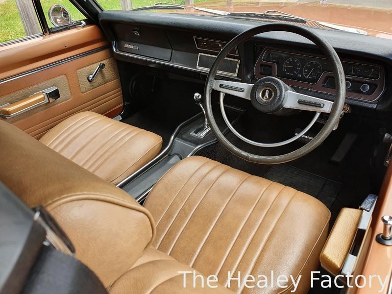 VG Valiant Regal 770 interior