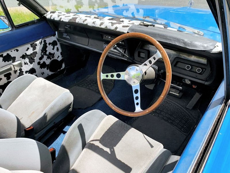 VG Valiant tempter interior