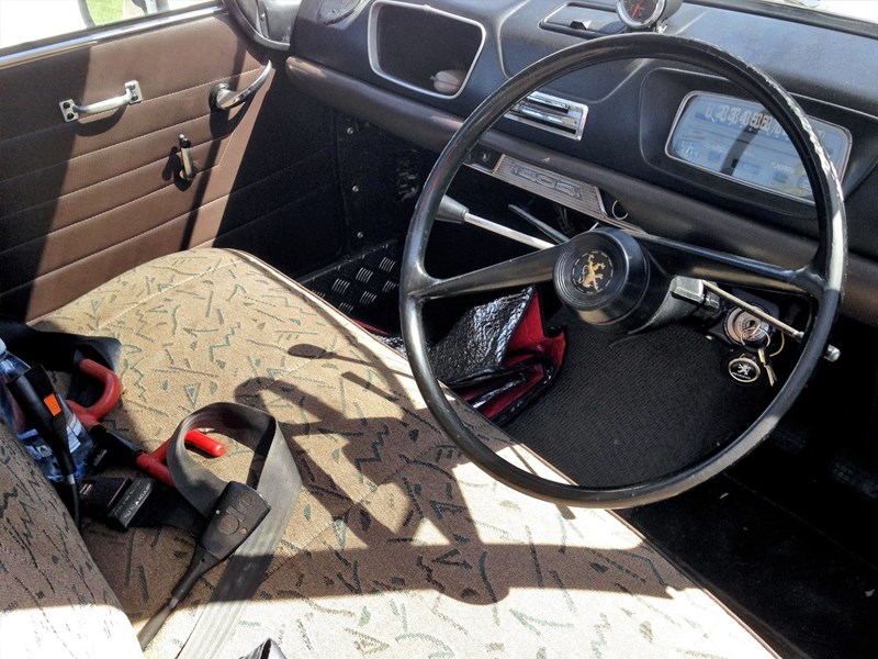 Peugeot 404 interior