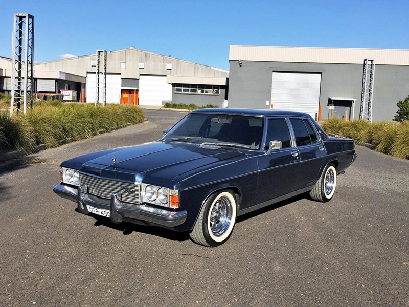 Holden HJ Statesman front side two