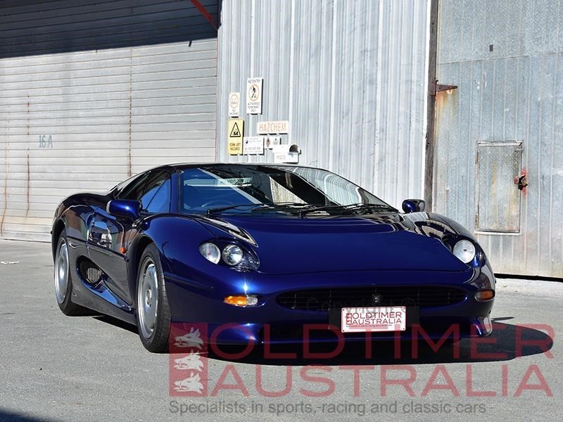 Jaguar XJ220 front side headlights